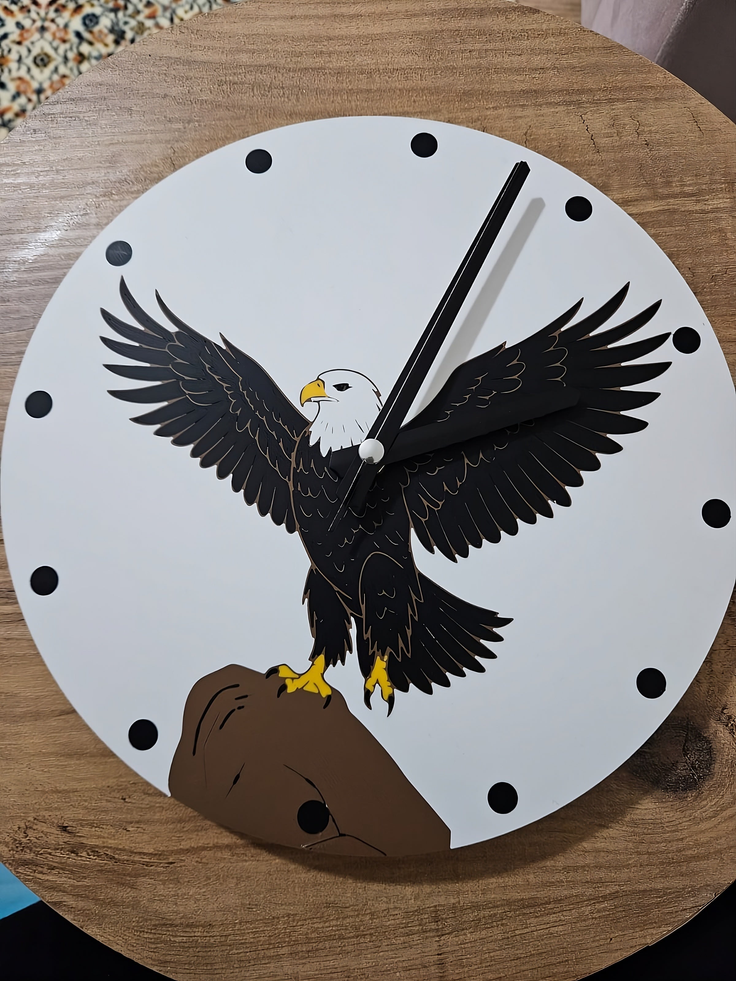 Görkemli Kara Kartal Duvar Saati